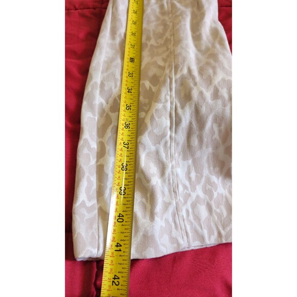 Versona Modern Pull On Pants Size 6 White Tan Cheetah Print Stretch Comfort - Picture 5 of 8